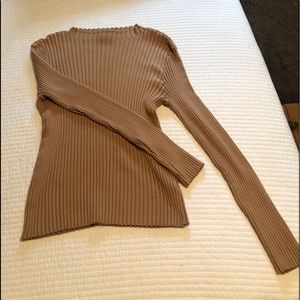 Fitted brown long sleeve